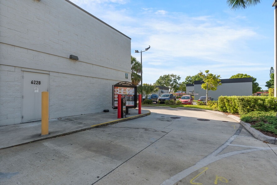 More Photos Of 6228 14th St W, Bradenton Storefront For Lease