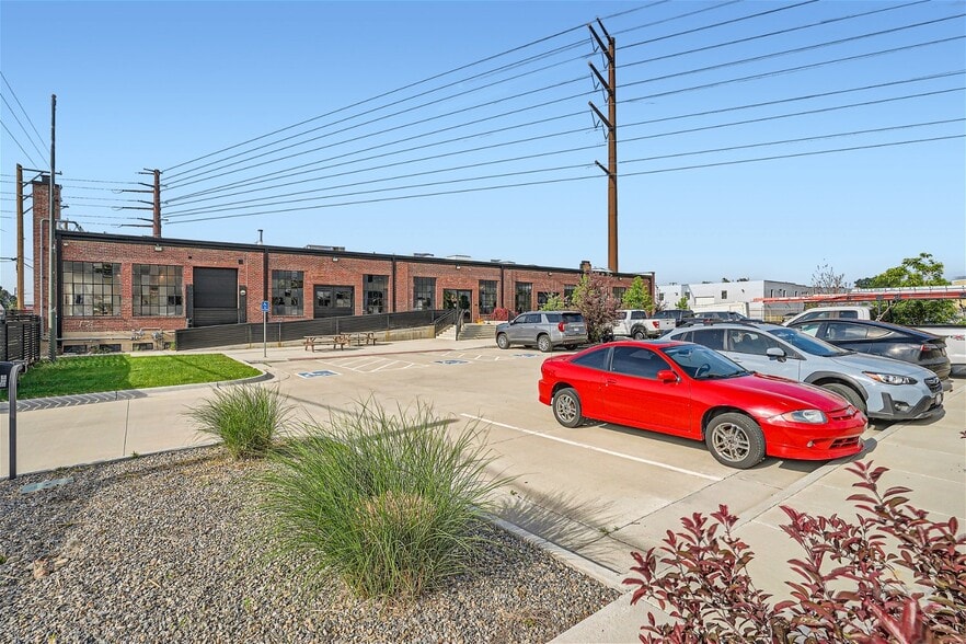 More Photos Of 389 S Lipan St, Denver Warehouse For Sale