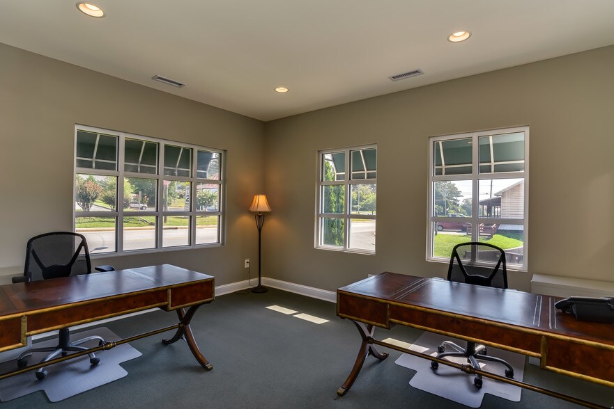 More Photos Of 100 Edgewood Ave, Landrum Medical For Sale