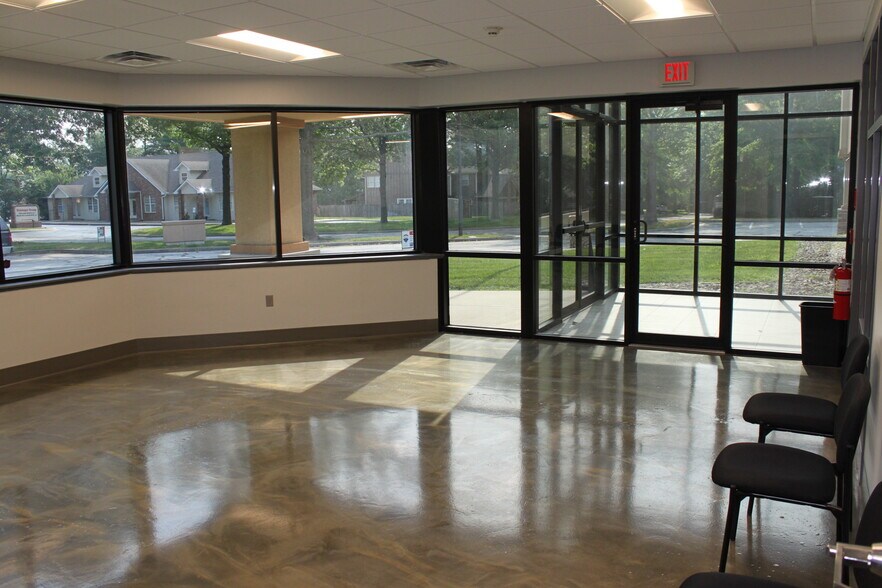 More Photos Of 1300 NW Jefferson Ct, Blue Springs Office For Sale