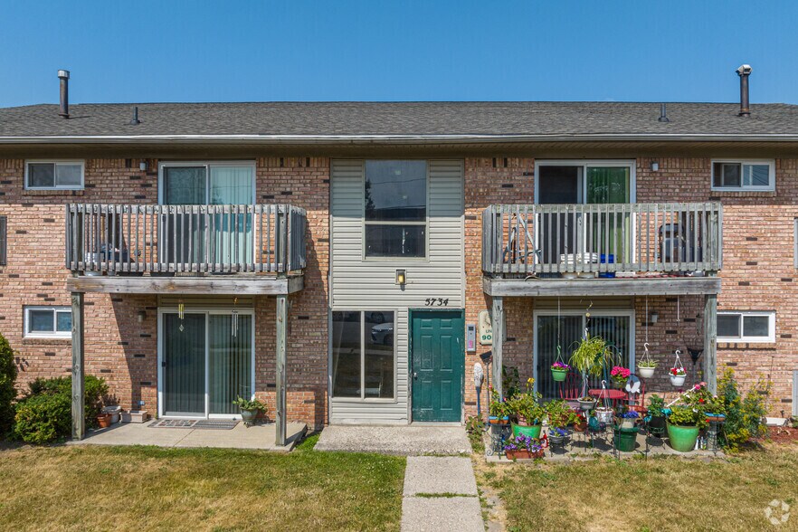 More Photos Of 5723-5811 Richwood St, Lansing Apartments For Sale