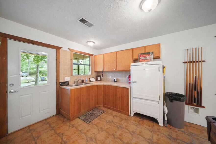 More Photos Of 25566 Bradbury Dr, Hockley Winery Vineyard For Sale