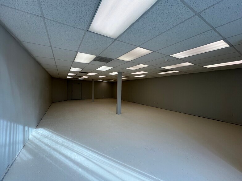More Photos Of 5317 NE Saint Johns Rd, Vancouver Warehouse For Lease