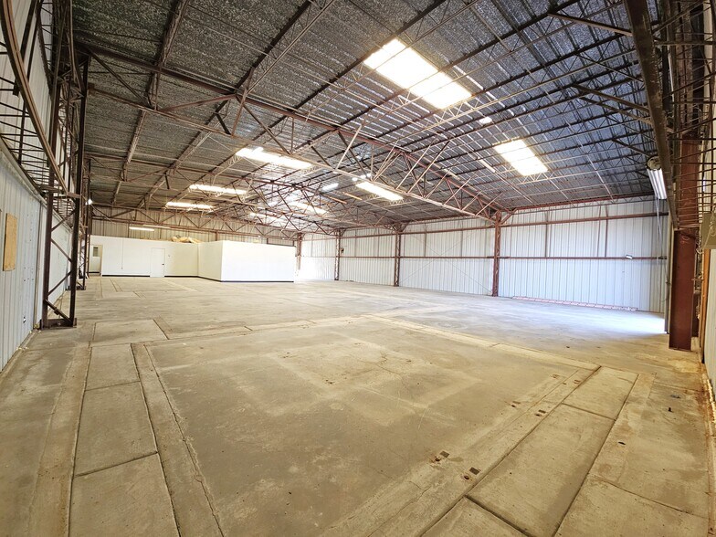 More Photos Of 3829 Rising Sun Rd, Bullhead City Distribution For Lease