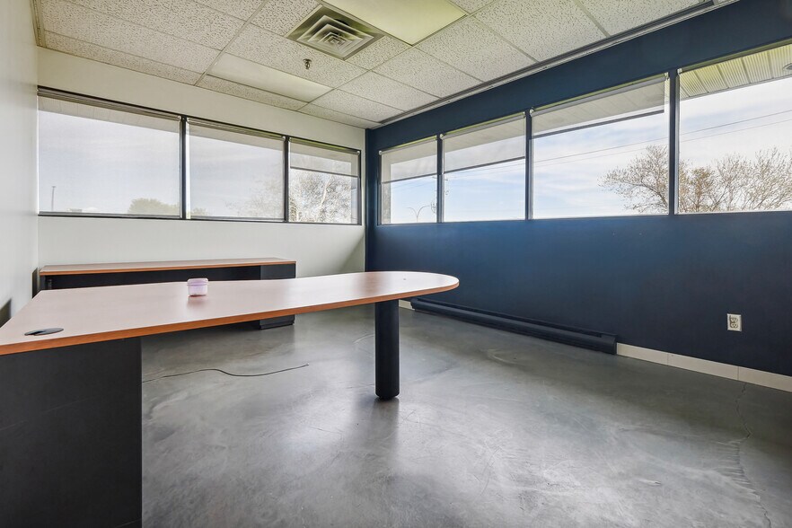 More Photos Of 800 Rue Pierre-Caisse, Saint-jean-sur-richelieu Manufacturing For Lease