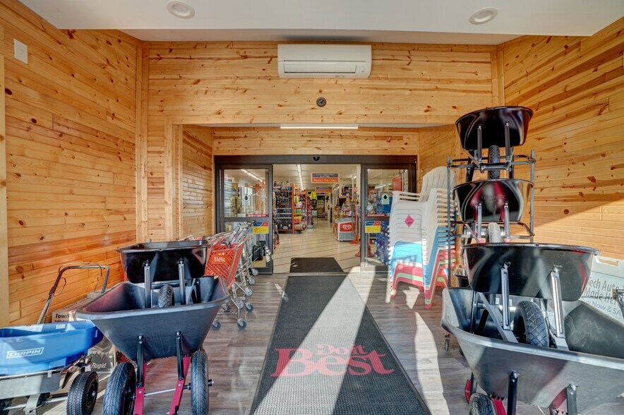 More Photos Of 7281 S State Rd, Goodrich Freestanding For Sale