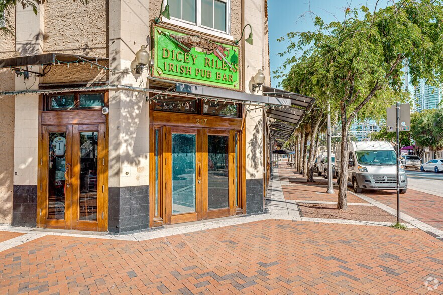 More Photos Of 201-217 SW 2nd St, Fort Lauderdale Office For Sale