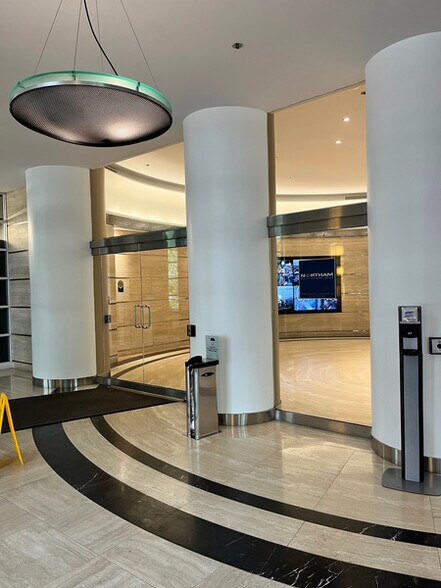 More Photos Of 207 Queens Quay W, Toronto Office Residential For Lease