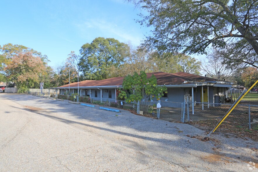 Primary Photo Of 821 Peachtree St, Prattville Daycare Center For Sale