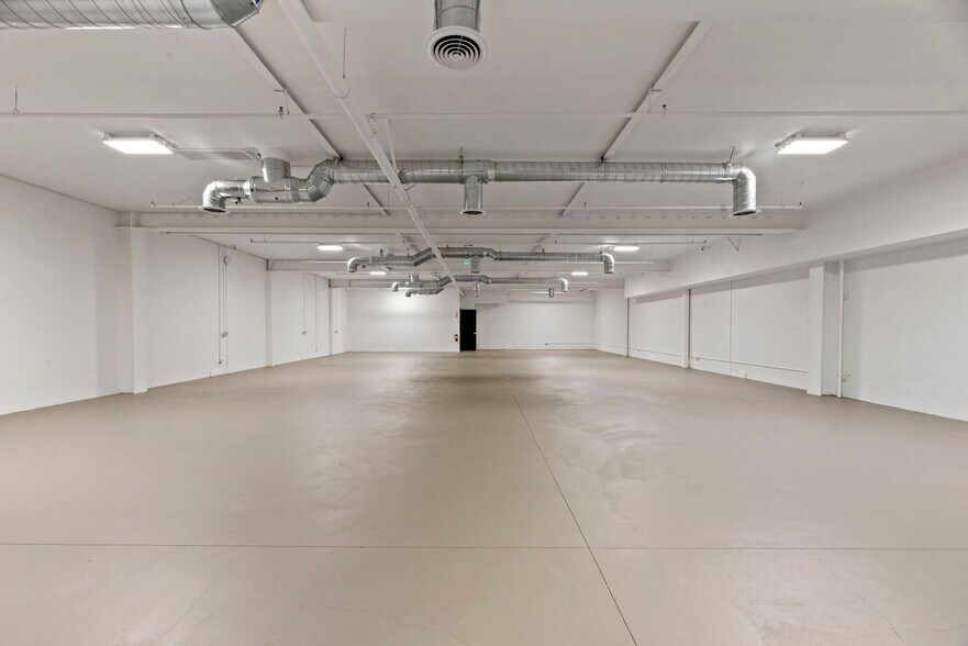 More Photos Of 11822 Vose St, North Hollywood Warehouse For Lease