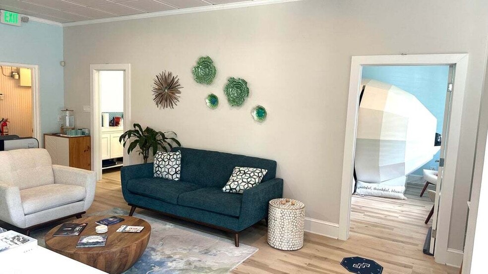 More Photos Of 1075 Duval St, Key West Apartments For Lease