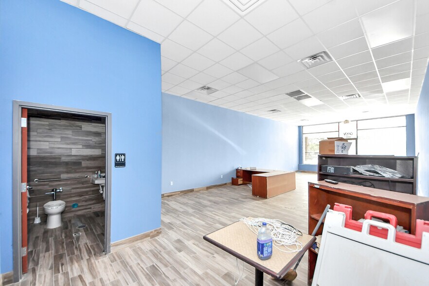 More Photos Of 7803 Jensen Dr, Houston Convenience Store For Lease