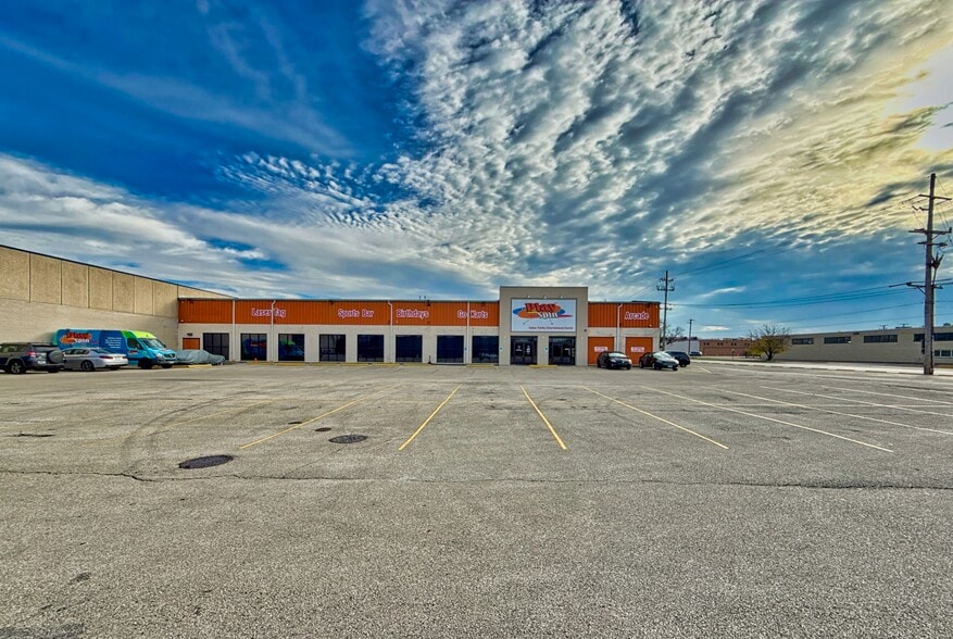 More Photos Of 7777-7847 N Caldwell Ave, Niles Manufacturing For Sale