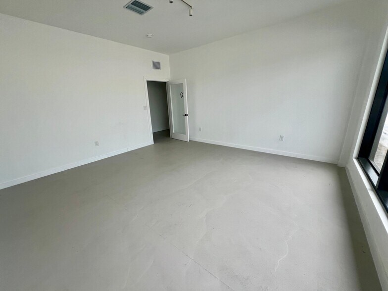 More Photos Of 1 NW 62nd St, Miami Coworking Space