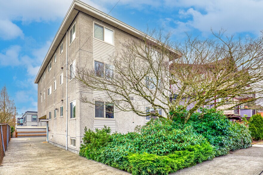 Primary Photo Of 617 N 49th St, Seattle Apartments For Sale