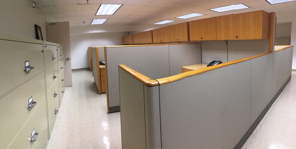 More Photos Of 275 S Roselle Rd, Schaumburg Bank For Sale