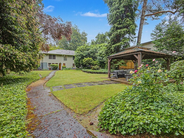 More Photos Of 10423 SE 23RD Ave, Portland Medical For Sale