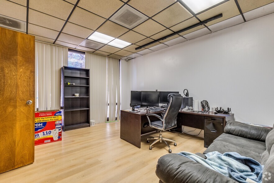 More Photos Of 3555 Pecos-McLeod Interconnect, Las Vegas Office For Sale