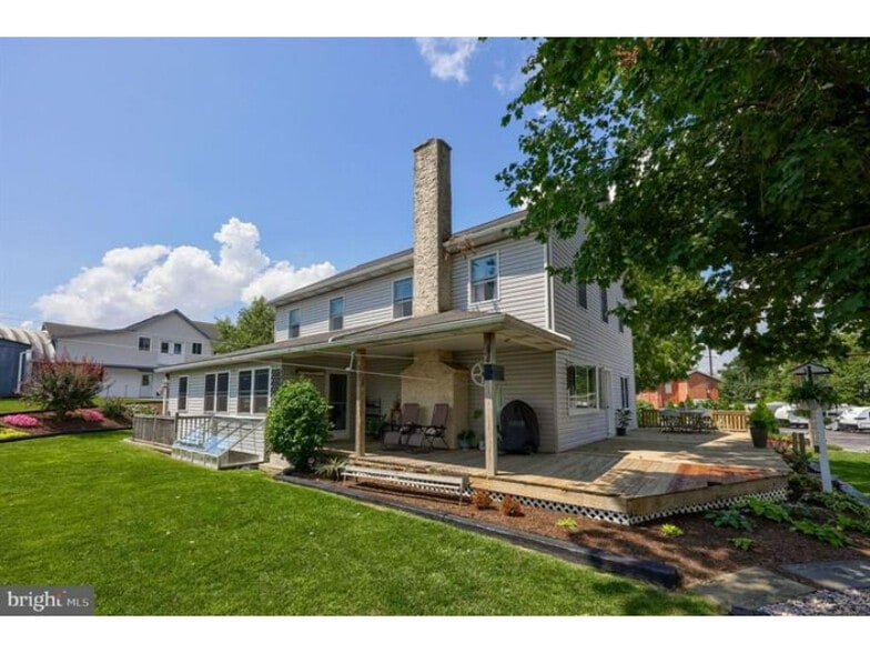 More Photos Of 240 Railroad Ave, Bird In Hand Flex For Sale