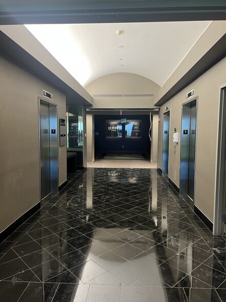 More Photos Of 1000 Fianna Way, Fort Smith Office For Lease