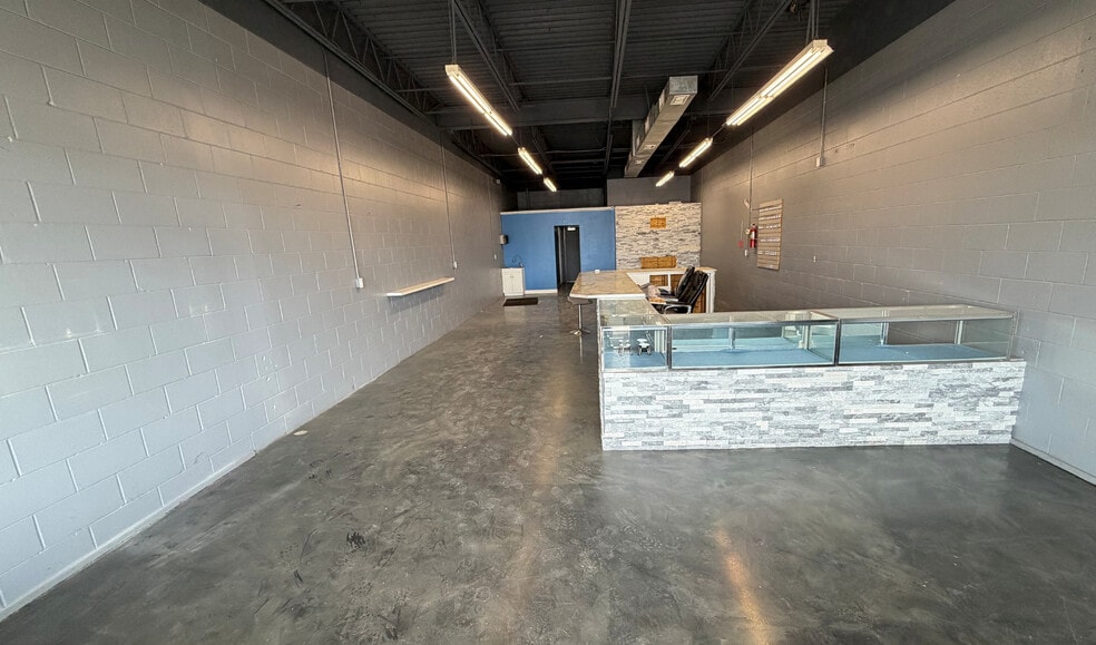 More Photos Of 1016-1044 E Main St, Brownsburg Freestanding For Lease