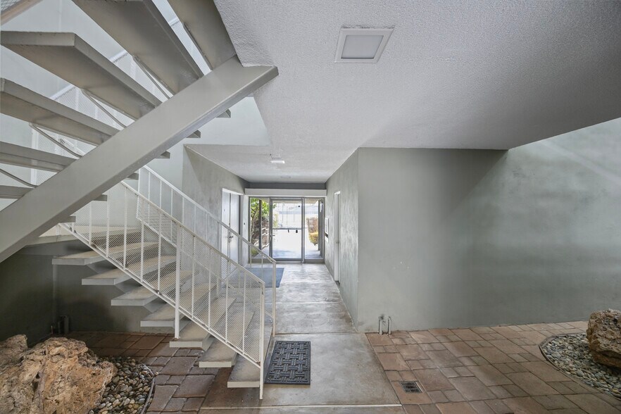 More Photos Of 500 S Inglewood Ave, Inglewood Apartments For Sale