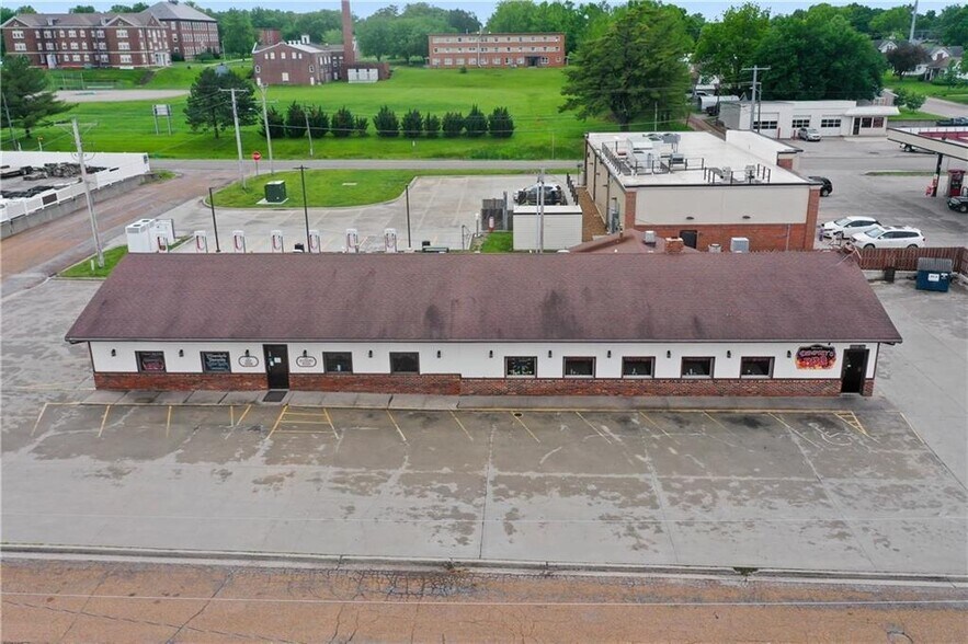 More Photos Of 103 Ne 2nd St, Concordia Restaurant For Sale