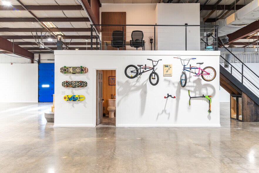 More Photos Of 1155 Victory Hwy, Burrillville Warehouse For Lease