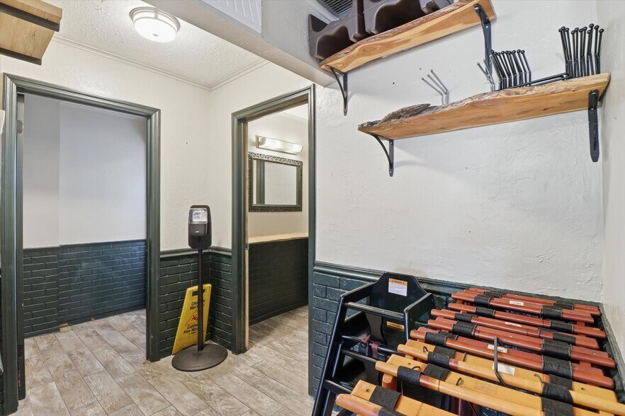 More Photos Of 859 S US Highway 41, Inverness Restaurant For Sale