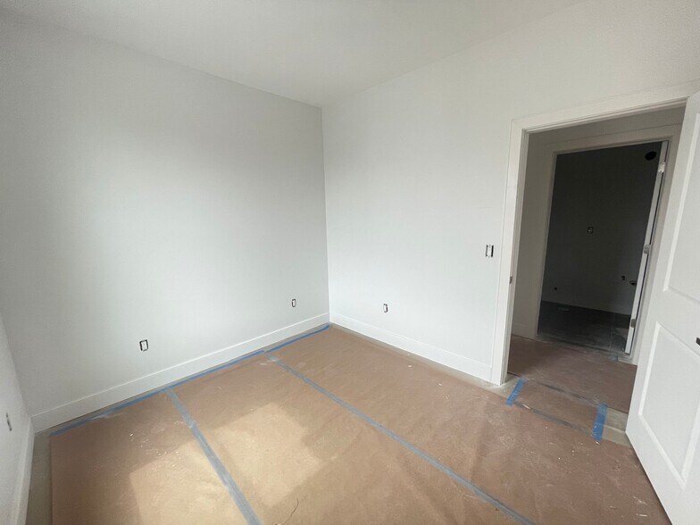 More Photos Of 514 39th St, Union City Apartments For Sale