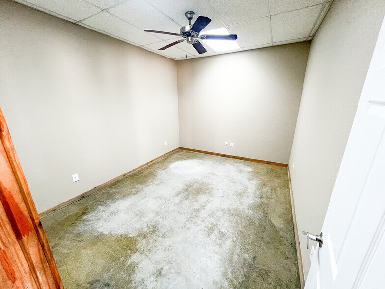 More Photos Of 9003 W County Road 130, Midland Warehouse For Lease