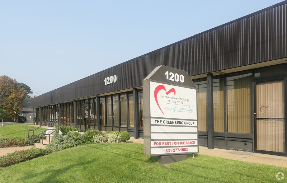 More Photos Of 1200 W Broadway, Hewlett Medical For Lease