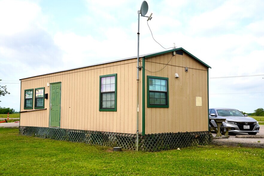 More Photos Of 24313 County Rd 46, Angleton Trailer Camper Park For Sale