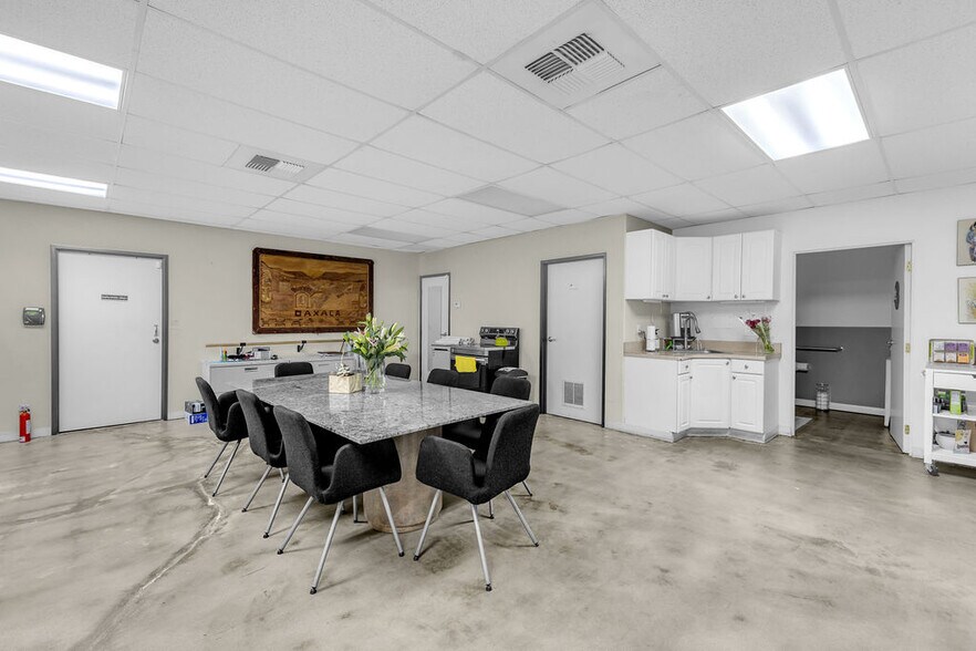 More Photos Of 81500 Industrial Pl, Indio Warehouse For Sale