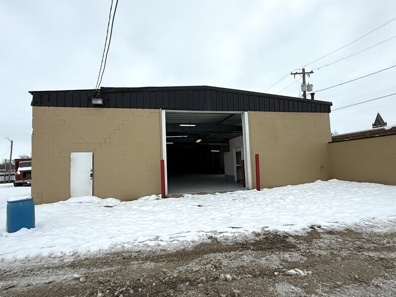 More Photos Of 151 Ferris st, Galesburg Industrial For Sale