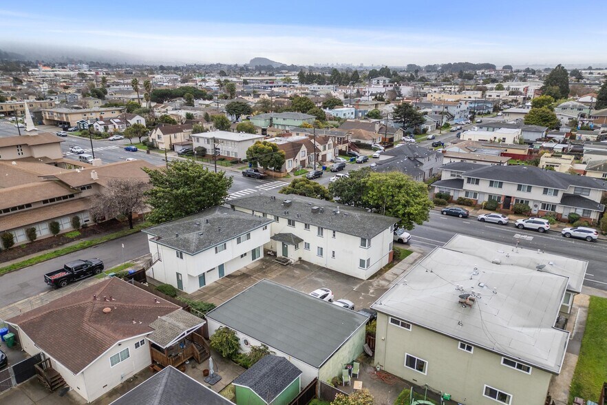 More Photos Of 3321 Barrett Ave, Richmond Apartments For Sale