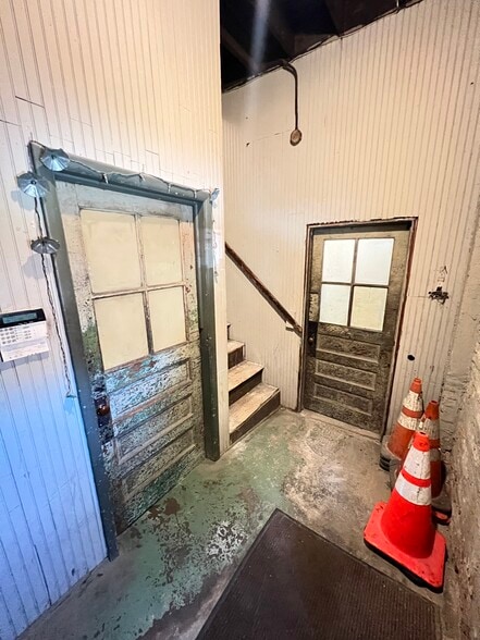 More Photos Of 1438-1442 Light St, Baltimore Showroom For Sale