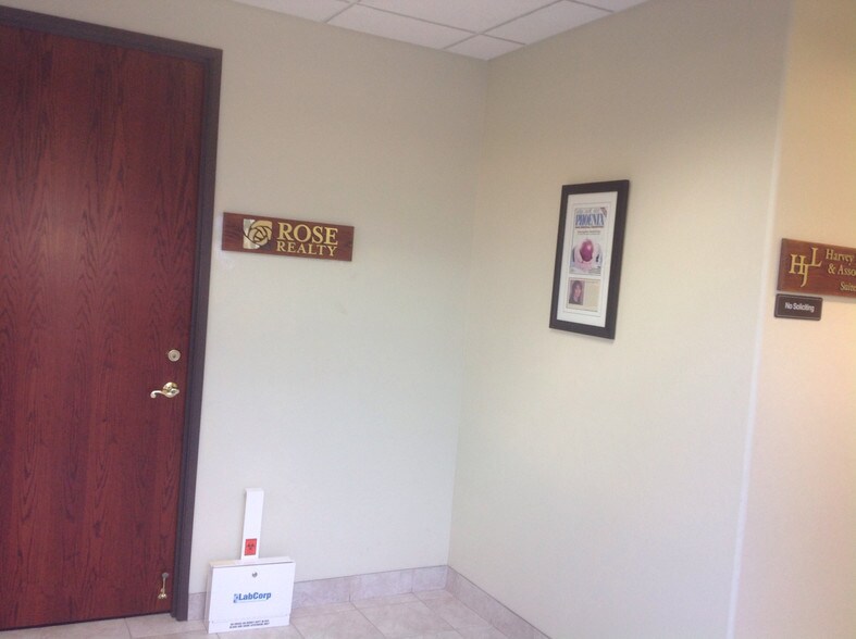 More Photos Of 14201 N Hayden Rd, Scottsdale Light Distribution For Lease