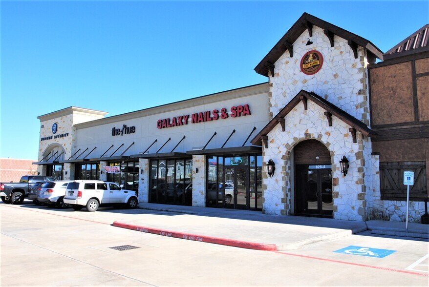 More Photos Of 828 FM 646, League City Storefront For Lease
