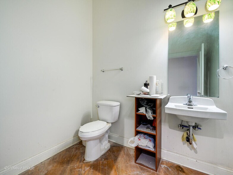 More Photos Of 2407 N Milwaukee Ave, Chicago Storefront Retail Residential For Lease