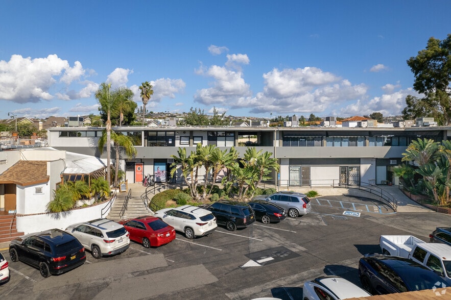 More Photos Of 2515 E Coast Hwy, Corona del Mar Storefront Retail Office For Lease