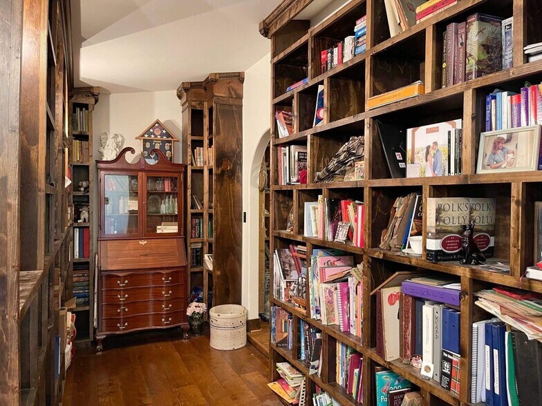 More Photos Of 175 Herber, New Braunfels Specialty For Sale