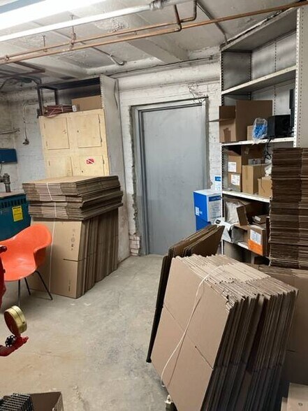 More Photos Of 264 41st St, Brooklyn Warehouse For Lease