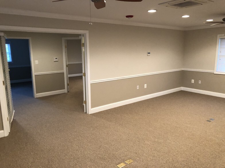 More Photos Of 3357 Hazelwood Rd, Edgewater Office For Lease