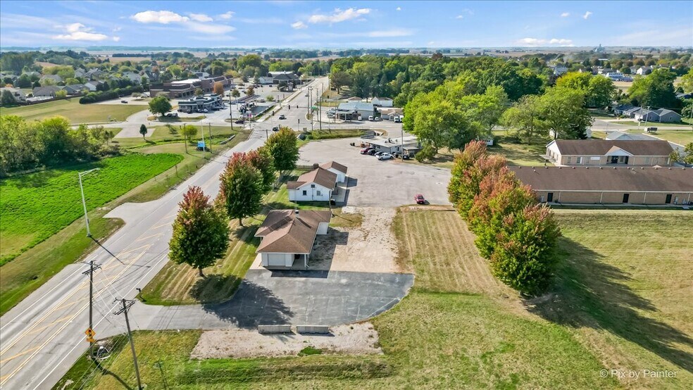 More Photos Of 124 E Oak Knoll Dr, Hampshire Office For Sale