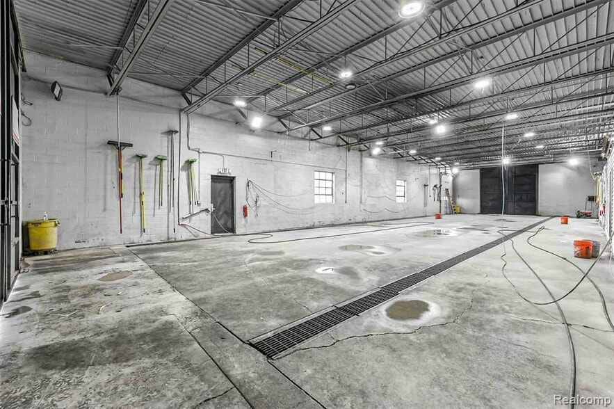 More Photos Of 27990 Wick Rd, Romulus Manufacturing For Sale