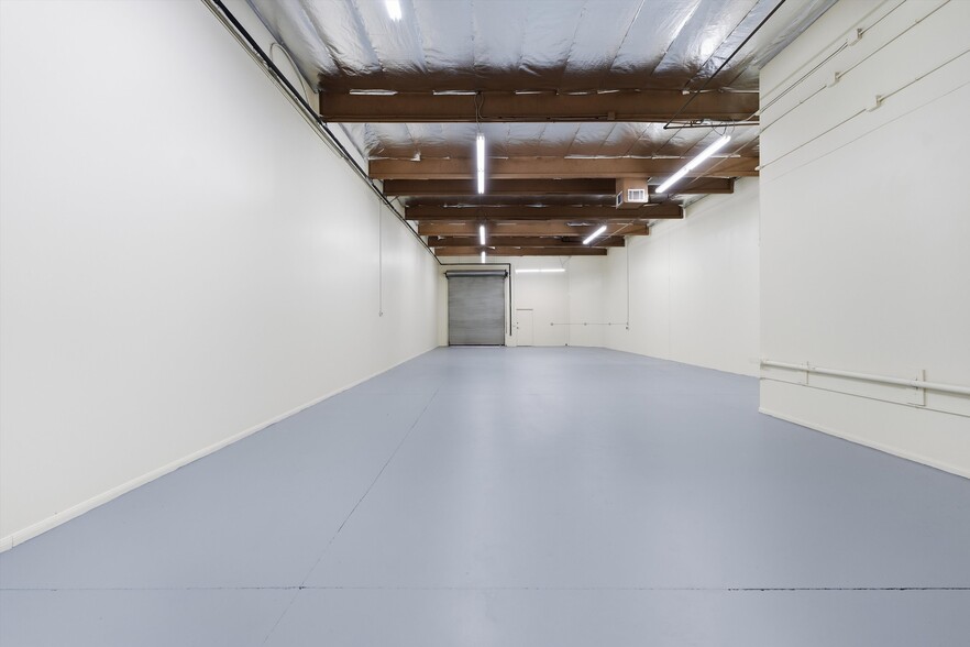 More Photos Of 42207 6th St W, Lancaster Warehouse For Lease