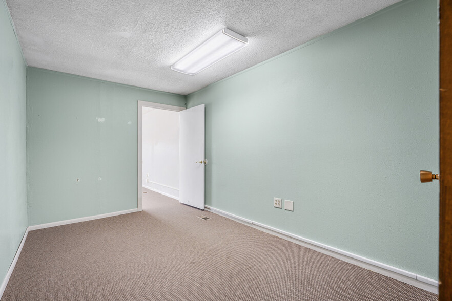 More Photos Of 1149-1159 SW 4th Ave, Ontario Office For Sale