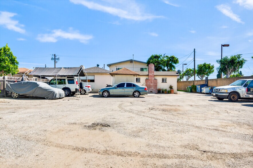 More Photos Of 15003 Larch Ave, Lawndale Apartments For Sale