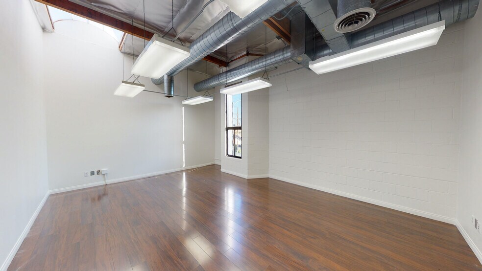 More Photos Of 6151-6159 Santa Monica Blvd, Los Angeles Showroom For Lease